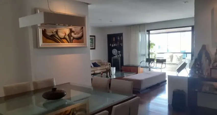 Apartamento 3/4, 166m2, 03 suítes, varanda, 04 vagas de garagem