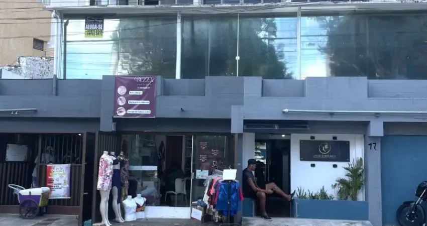 Casa de dois andares, cozinha,lavabo, banheiro social, 02 varandas extensas