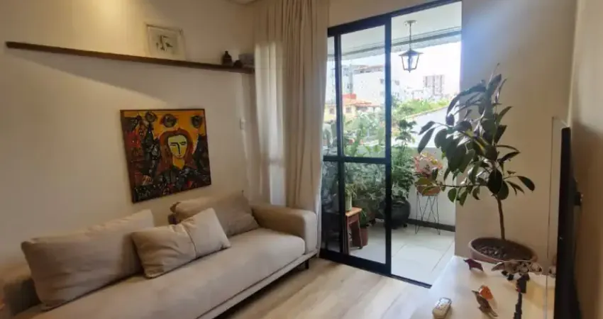 Apartamento 2/4, suíte, varanda, vaga de garagem, infraestrutura