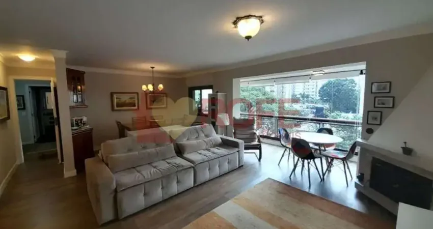 Moema em destaque: amplo apartamento com espaço e luz natural!