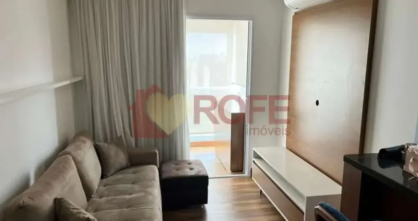Apartamento semi mobiliado, andar alto, 2 dormitórios 1 suíte, 2 vagas.