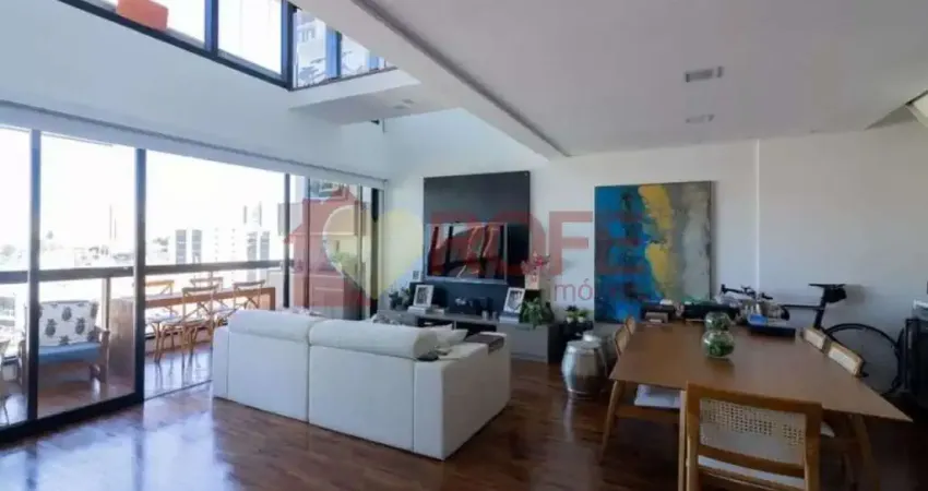 Apartamento de cobertura, super espaçoso à venda com 1 quarto (1 suíte), 123m2 e 3 vagas de garagem,