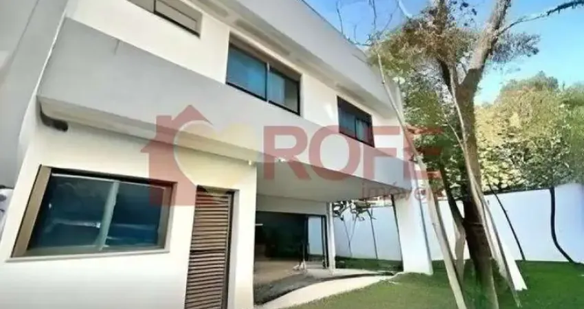 Casa em condomínio fechado com jardim privativo e rooftop, 4 suítes, 4 vagas, à venda, 689 m²