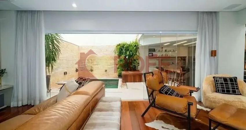 Casa de condomínio com 289m², 03 suítes e 03 vagas de garagem, piscina privativa