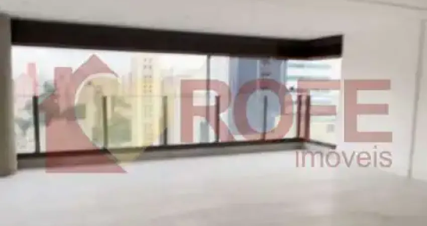 Padrão elevado recém-construído pronto para morar espaçoso