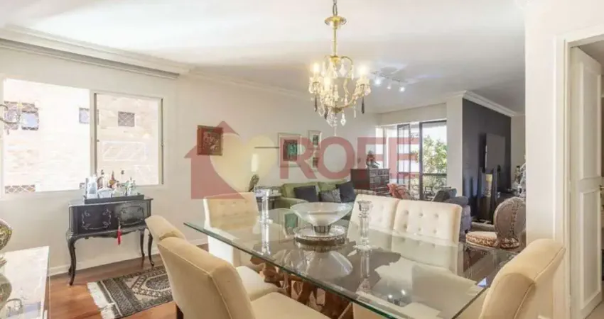 Apartamento de 124m² com 3 dormitórios, andar alto, em moema pássaros