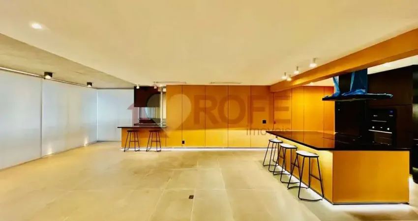 Apartamento á venda    de 197m² sendo 3 suítes, 5 banheiros , 3 vagas de garagem  , mas deposito