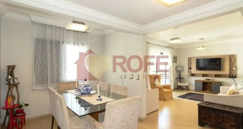 Trata-se de um apartamento no condomínio prince de lyon em moema