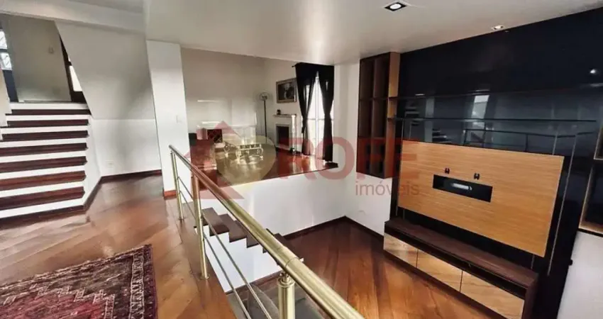 Viva o Alto Padrão: Casa à Venda em Condomínio no Campo Belo com Piscina e Bosque