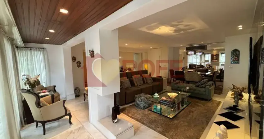 Apto de 100m² em Moema, 2 quartos, 2 vagas, lazer e localização excelentes.