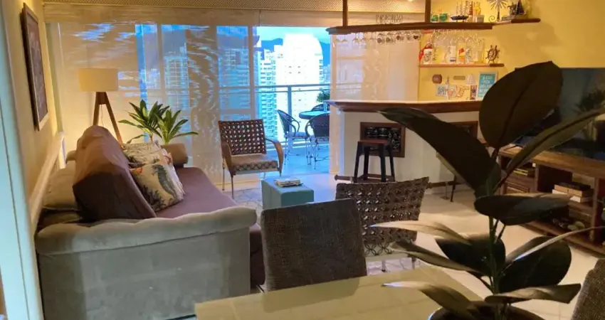 Apto pé de areia de 168m2, 4 dorm, 1 suíte, 4 vagas na Enseada, Guarujá, SP