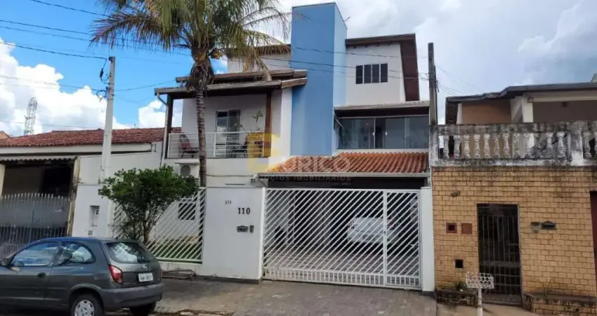 Casa à venda no PARQUE DAS COLINAS em Valinhos/SP