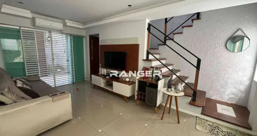 Sobrados com piscina, pontos comerciais no canal 1 -  Marapé - Santos