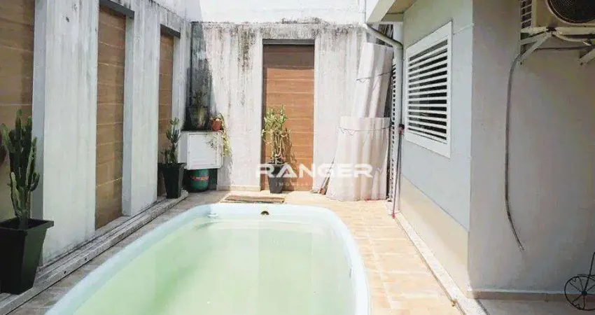 Sobrados com piscina, pontos comerciais no canal 1 -  Marapé - Santos