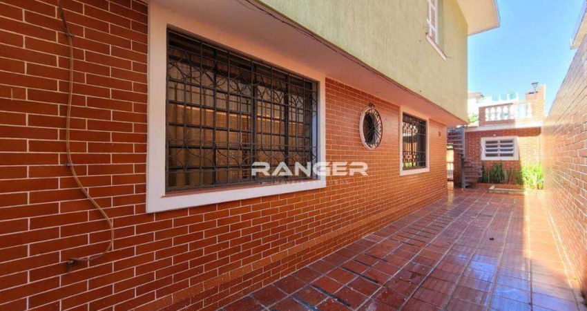 Casa com 3 dormitórios à venda, 250 m² por R$ 1.500.000,00 - Campo Grande - Santos/SP