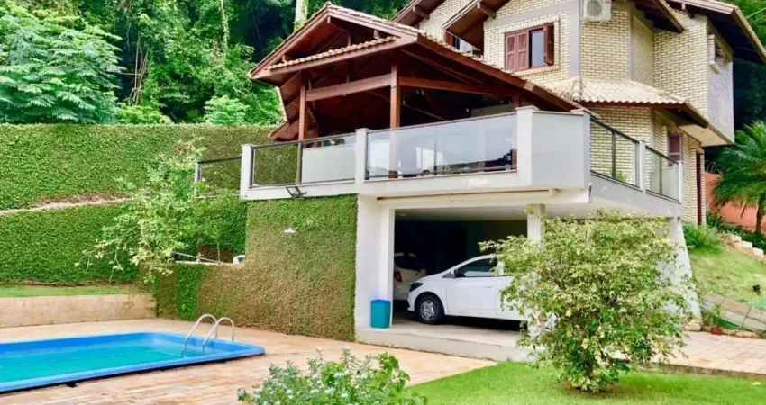 Casa para Venda em Florianópolis, Centro, 4 dormitórios, 4 suítes, 5 banheiros, 4 vagas
