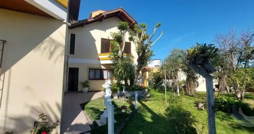 Casa para Venda em Florianópolis, Capoeiras, 5 dormitórios, 2 suítes, 3 banheiros, 2 vagas