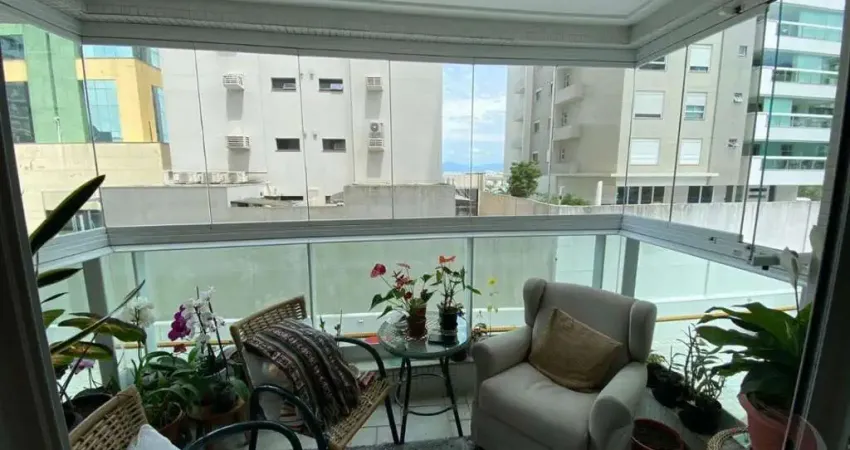 Apartamento para Venda em Florianópolis, Centro, 2 dormitórios, 2 suítes, 4 banheiros, 1 vaga
