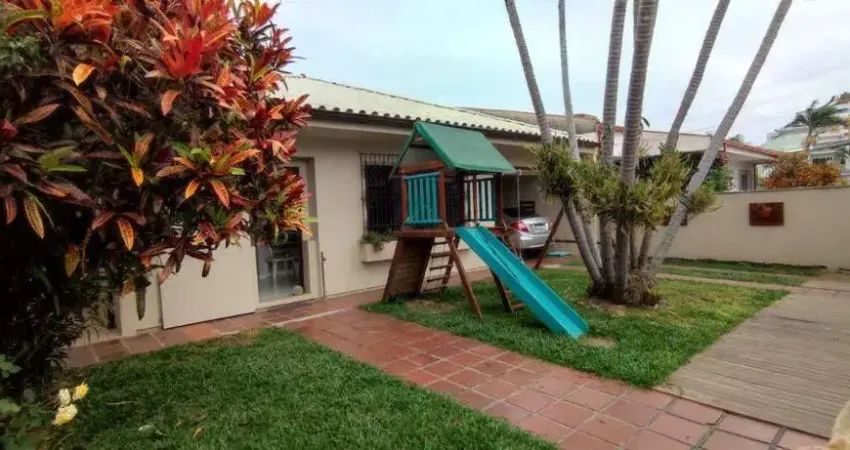 Casa para Venda em Florianópolis, Itacorubi, 3 dormitórios, 1 suíte, 3 banheiros, 2 vagas