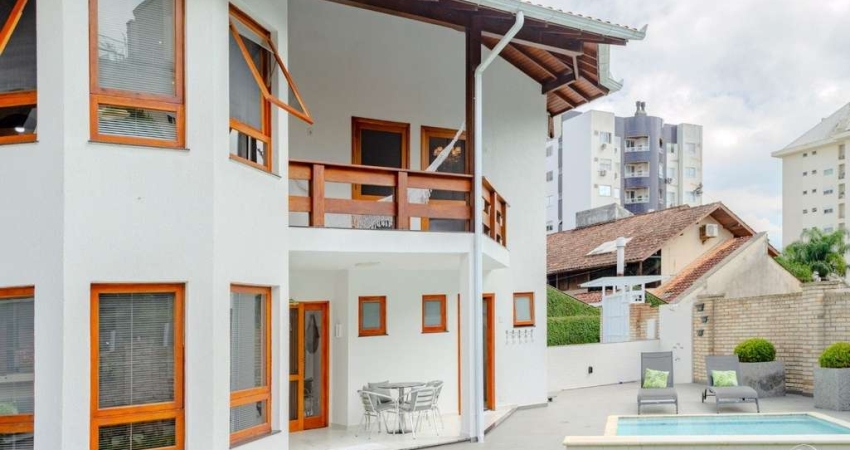 Casa para Venda em Florianópolis, Itacorubi, 4 dormitórios, 3 suítes, 7 banheiros, 4 vagas