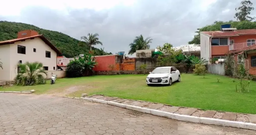 Terreno à venda na Rua Isid Dutra, 173, Sambaqui, Florianópolis