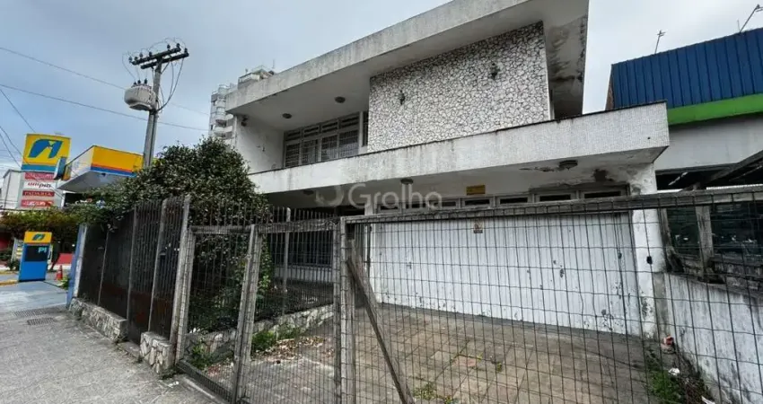 Casa para Venda em Florianópolis, Centro, 4 dormitórios, 2 suítes, 5 banheiros, 3 vagas