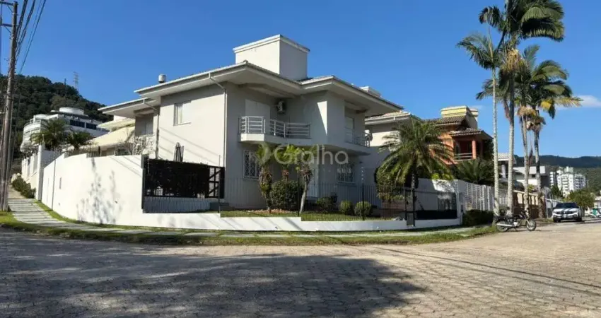 Casa para Venda em Florianópolis, Córrego Grande, 3 dormitórios, 3 suítes, 4 banheiros, 2 vagas