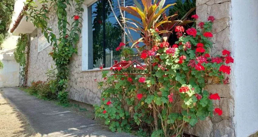 Casa térrea à venda na Vila Yara Comercial ou Residencial. Ótima opção para pet shop, clínica médica ou odontológica.