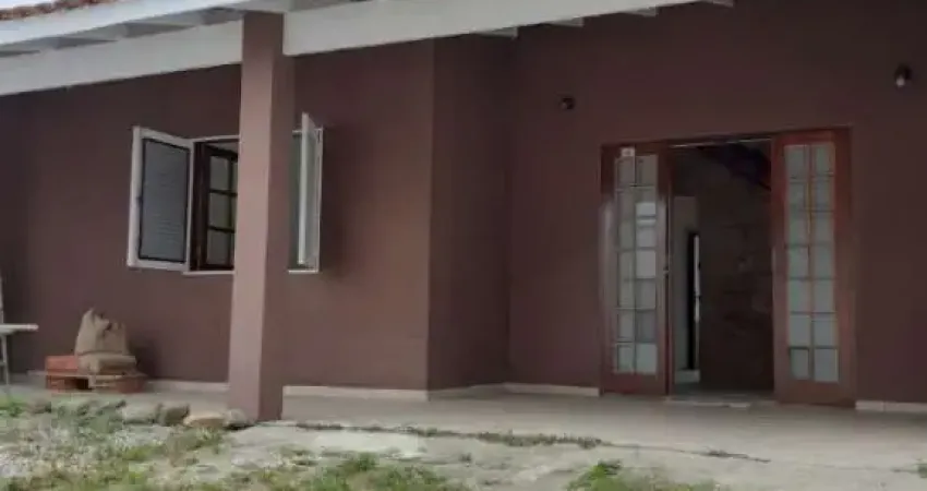 Sobrado à venda no Balneário dos Golfinhos, em Caraguatatuba