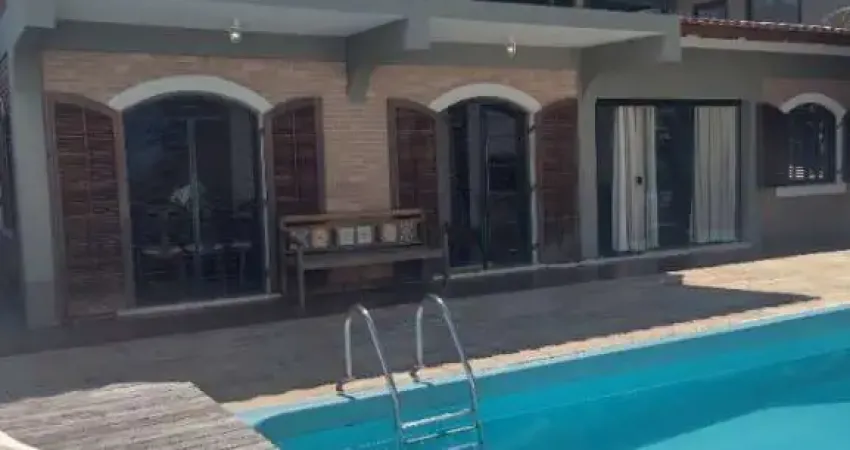 Sobrado com piscina a venda com 5 dormitórios , há 50m da praia.