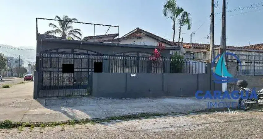 Casa de esquina em excelente localização à venda no bairro Jardim Primavera, em Caraguatatuba