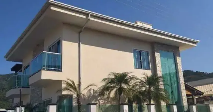 Linda Casa Alto Padrão em Balneário Camboriú no bairro Nova Esperança