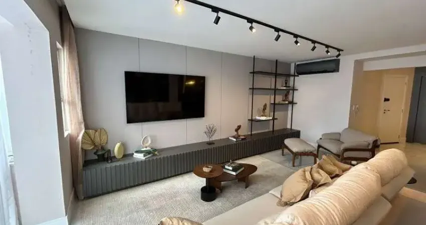 Luxuosa cobertura 4 suítes no Edifício Cravo e Canela, localizada no centro de Balneário Camboriú