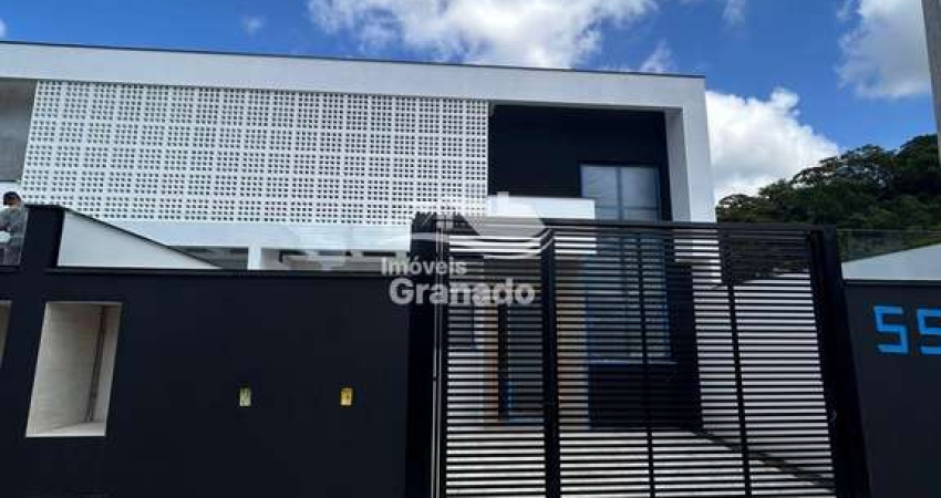 Sobrado com 3 dormitórios sendo 1 suíte e 2 vagas , RIO PEQUENO, CAMBORIU - SC