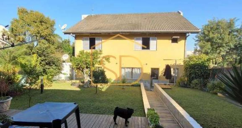 Excelente Sobrado com 4 quartos sendo 2 suítes, 200m², à venda em São José dos Pinhais, Aristocrata