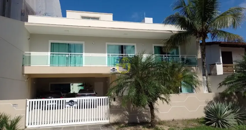 Casa à venda na Avenida Vinte e Nove de Abril, 303, Centro, Guaratuba