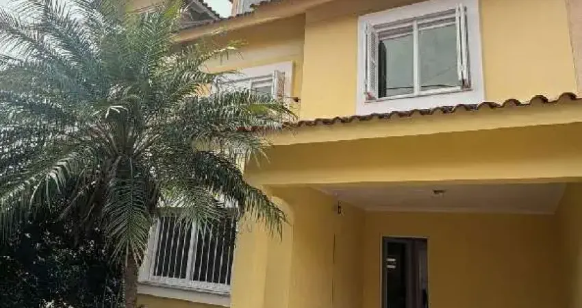 Casa em condomínio fechado com 3 quartos para alugar na Serraria, Porto Alegre 