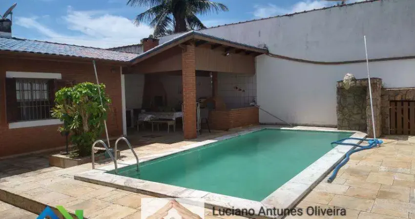 Maravilhosa casa com piscina à venda na praia em Caraguatatuba