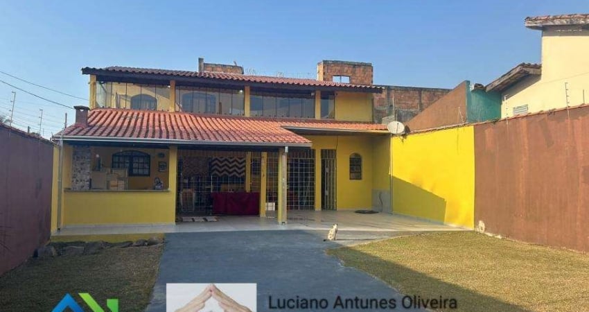 Excelente sobrado de esquina à venda na praia com 3 quartos