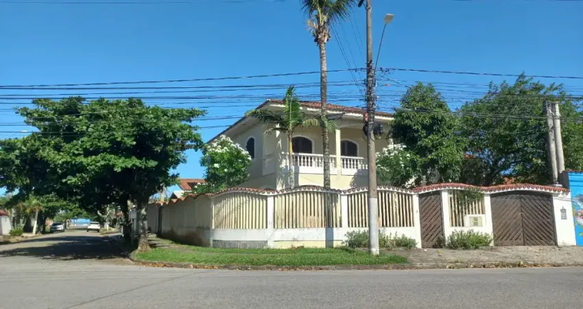 Lindo Sobrado em Itanhaém 100m da praia 5 minutos centro
