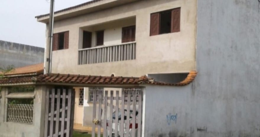 Sobrado no Bairro Bopiranga lado praia próximo a comércios