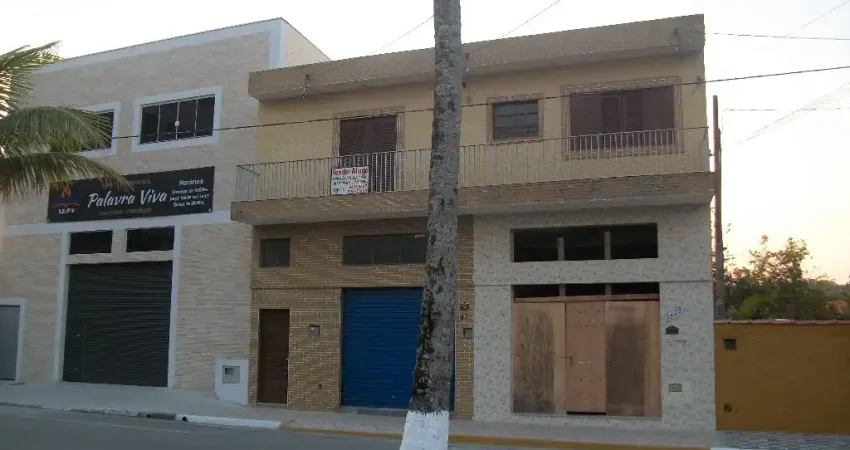 Casa sobre loja no  pertinho do centro de Mongaguá bairro Vera Cruz 150m da praia 5 minutos do centro