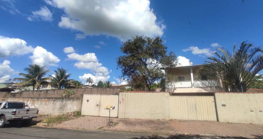 Casa Venda em Valinhos, Excelente Localização, com 1080m² aprox. 400m² constr., c/ 3 casas -R$ 1.150.000 Estuda Permutas