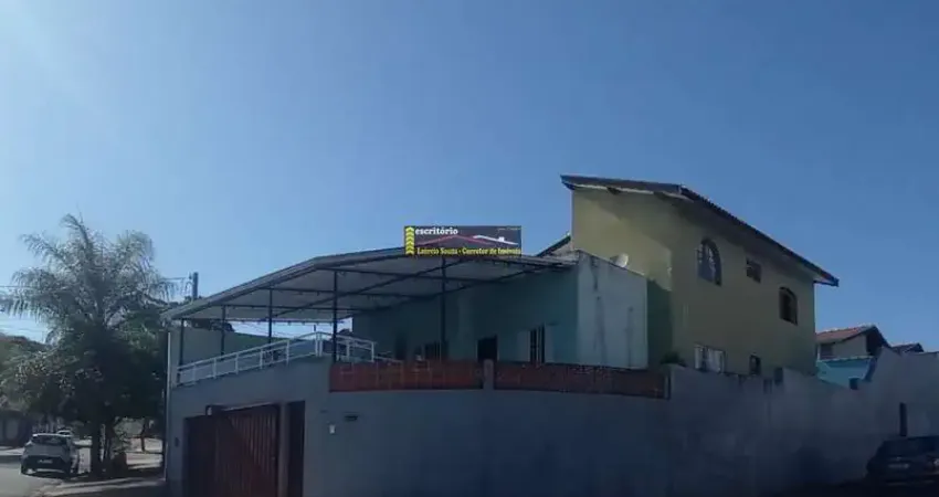 Casa Venda Jd Centenário, Valinhos / SP, 3 dormitórios, sendo 1 suíte, 2 vagas de garagem, Terraço, Piscina, área de Serviço, Copa, Cozinha, Lavabo, Sala de Estar, Sala de Jantar. 