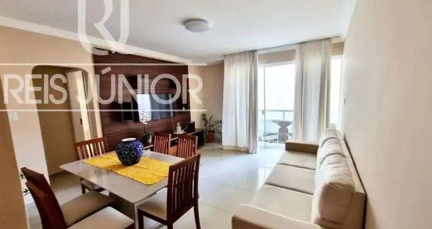 Imperdível oportunidade na Costa Azul: Apartamento à venda com 2 quartos, dependências completas, garagem, sala com varanda, 2 banheiros.