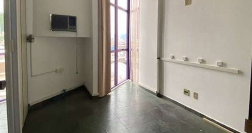 Sala comercial todo montado com divisórias e outros itens