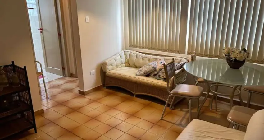 Um dormitório mobiliado. 1 quadra praia. elevador e portaria