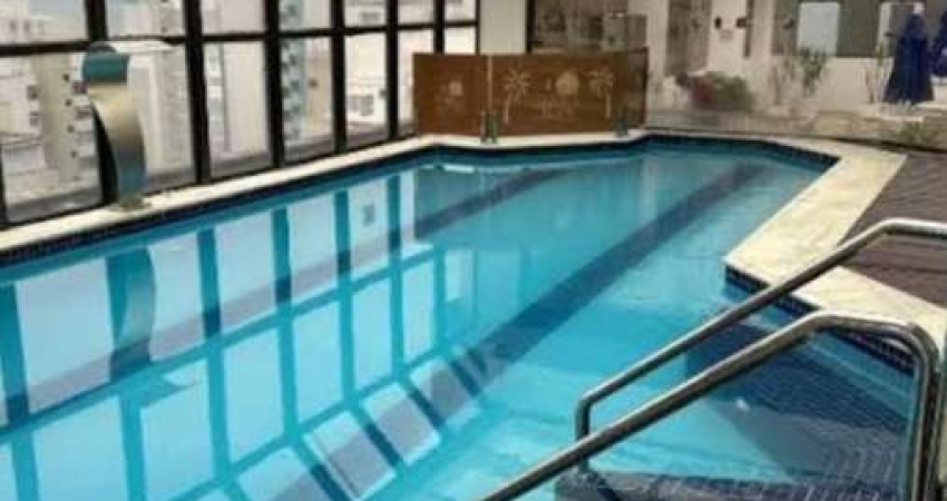 Apartamento mobiliado. Duas vagas a 150 m. praia. Guarujá.