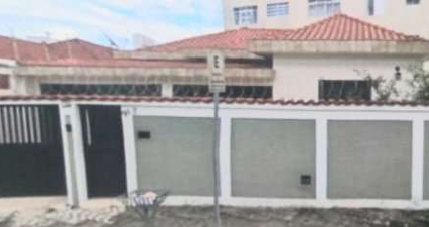 Casa ampla em São Vicente. 4 dormitórios no total. Excelente