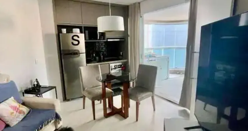 Apartamento flat 1 dormitório. fica tudo. 1 quadra da praia.